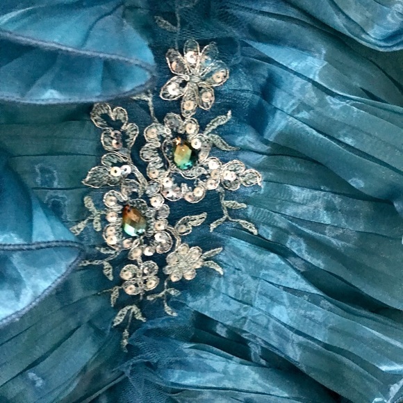 Ball Gown👑Pageant Gown Prom Gown Your Gown Gorgeous color and sequins decals 🌹 - Picture 6 of 16